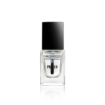 Primer para uñas que mejora la adherencia del esmalte y uniforma la superficie.